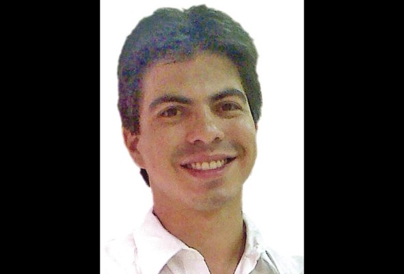 Richard Morales. Politólogo Es docente de ciencias políticas en la Universidad de Panamá. Fue precandidato a la Presidencia por el desaparecido Frente Amplio por la Democracia. Richard Morales. Politólogo Es docente de ciencias políticas en la Universidad de Panamá. Fue precandidato a la Presidencia por el desaparecido Frente Amplio por la Democracia.