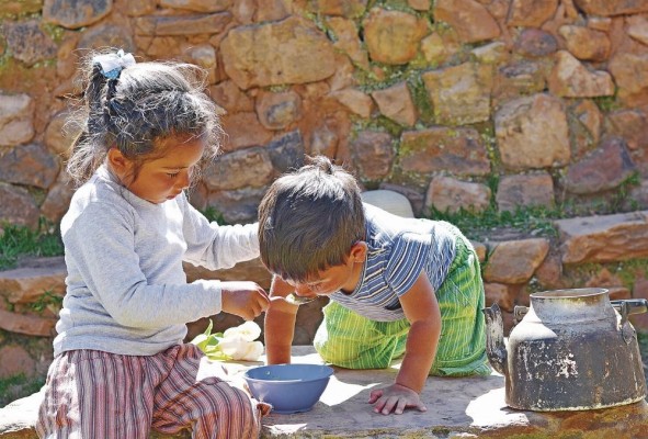 Uno de cada seis niños vive en pobreza, en el mundo. Uno de cada seis niños vive en pobreza, en el mundo.