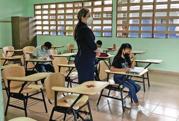 El Gobierno de Panamá cerró las escuelas en marzo de 2020, menos de dos semanas después del inicio del curso escolar debido al estallido de la pandemia. El Gobierno de Panamá cerró las escuelas en marzo de 2020, menos de dos semanas después del inicio del curso escolar debido al estallido de la pandemia.