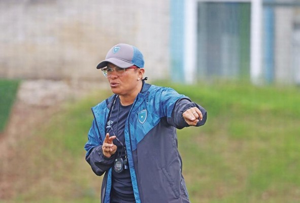 Los cuatro partidos que le corresponden a Guatemala en la eliminatoria de la Copa de Oro W se presentan como el primer examen exigente para Karla Alemán; están enfilados a la meta principal e inmediata: clasificar. Los cuatro partidos que le corresponden a Guatemala en la eliminatoria de la Copa de Oro W se presentan como el primer examen exigente para Karla Alemán; están enfilados a la meta principal e inmediata: clasificar.