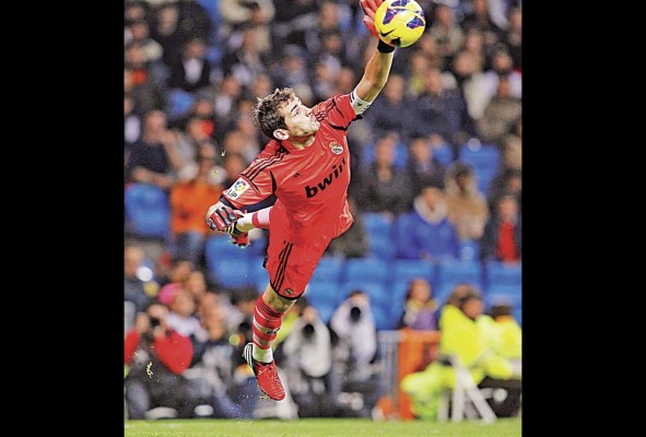 Iker Casillas fue campeón del mundo y brilló con su selección y el Real Madrid. Iker Casillas fue campeón del mundo y brilló con su selección y el Real Madrid.