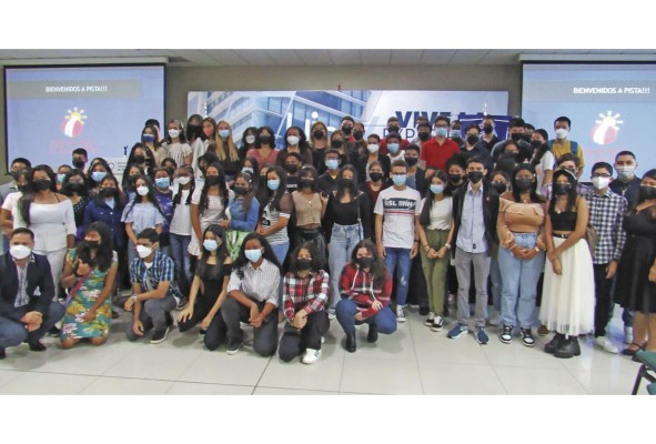 La nueva generación de PISTA-UIP cuenta con 80 estudiantes de diferentes colegios. La nueva generación de PISTA-UIP cuenta con 80 estudiantes de diferentes colegios.