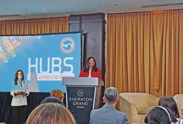 Tayra Barsallo, directora general de Aduanas, durante su participación en el foro regional sobre “Hubs' de comercio ilícito”. Tayra Barsallo, directora general de Aduanas, durante su participación en el foro regional sobre “Hubs' de comercio ilícito”.