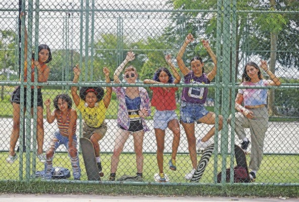 'Las hijas' retrata el viaje de Marina y Luna a Panamá en busca de su padre. 'Las hijas' retrata el viaje de Marina y Luna a Panamá en busca de su padre.