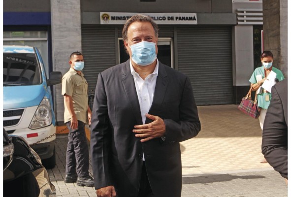 El expresidente Juan Carlos Varela a su salida del edificio Avesa. El expresidente Juan Carlos Varela a su salida del edificio Avesa.