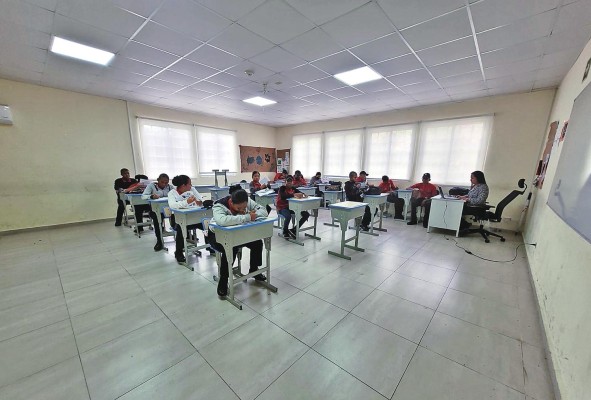 Los alumnos del centro cumplen con el currículo del Ministerio de Educación. Los alumnos del centro cumplen con el currículo del Ministerio de Educación.