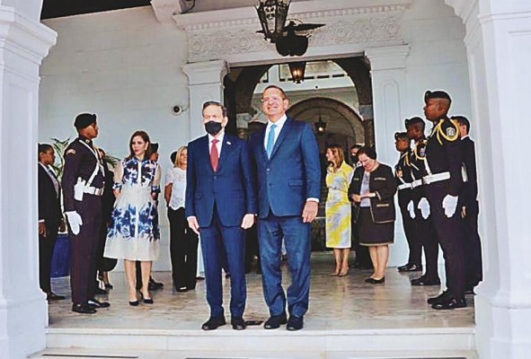 Cortizo y Pierluisi también hablaron sobre fortalecer las relaciones y la cooperación comercial. Cortizo y Pierluisi también hablaron sobre fortalecer las relaciones y la cooperación comercial.