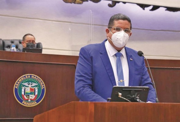 El ministro de Seguridad, Juan Manuel Pino presentó ante el pleno legislativo el proyecto de ley sobre extinción de dominio. El ministro de Seguridad, Juan Manuel Pino presentó ante el pleno legislativo el proyecto de ley sobre extinción de dominio.
