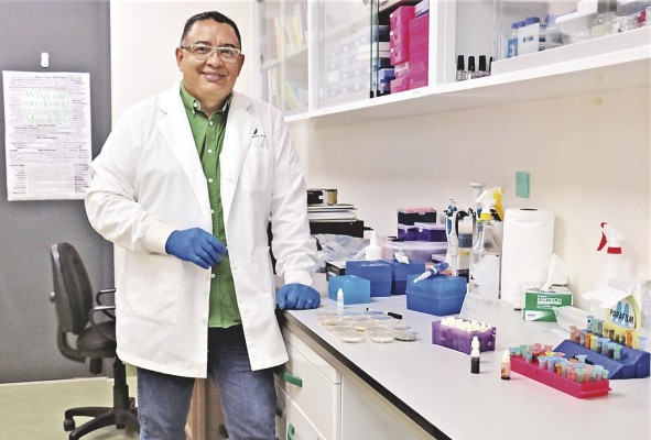 Dr. Luis Mejía Dr. Luis Mejía