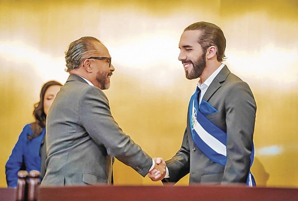 Diversas voces ven en esta medida un intento por parte del partido Nuevas Ideas, para concentrar el poder. Diversas voces ven en esta medida un intento por parte del partido Nuevas Ideas, para concentrar el poder.
