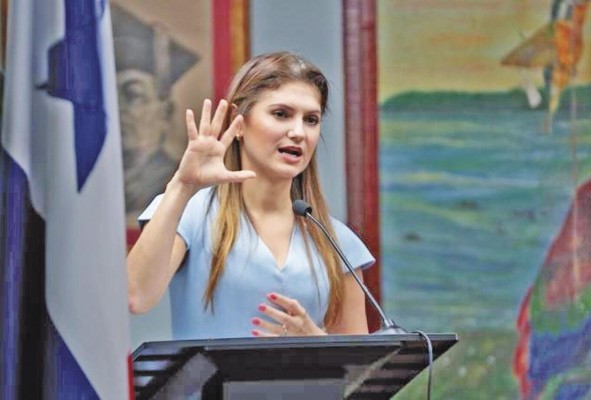 La canciller de Panamá, Erika Mouynes La canciller de Panamá, Erika Mouynes