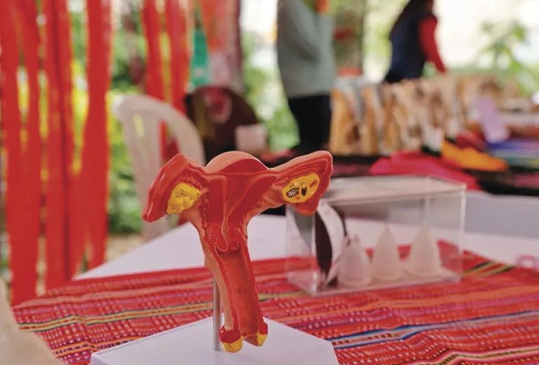 La pobreza menstrual tampoco es beneficiosa para la salud de las mujeres; muchas padecen de infecciones constantemente debido a la carencia de recursos. La pobreza menstrual tampoco es beneficiosa para la salud de las mujeres; muchas padecen de infecciones constantemente debido a la carencia de recursos.