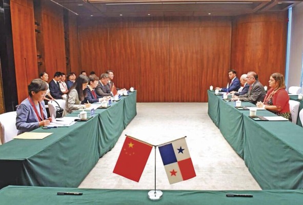Panamá y China firman un protocolo para la exportación de productos acuáticos silvestres. Panamá y China firman un protocolo para la exportación de productos acuáticos silvestres.