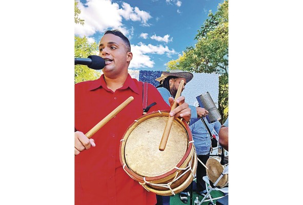 'Chakatín' participó junto al grupo El Juncal. 'Chakatín' participó junto al grupo El Juncal.