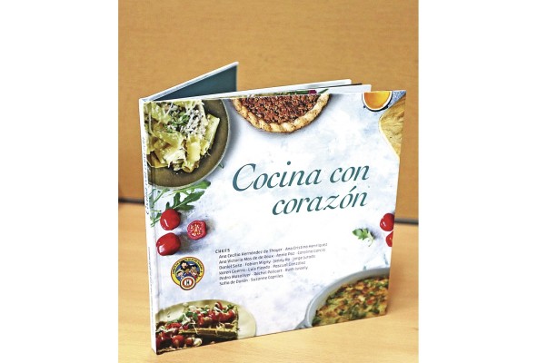 Cocina con Corazón ofrece 40 recetas de 17 reconocidos chefs locales. Cocina con Corazón ofrece 40 recetas de 17 reconocidos chefs locales.