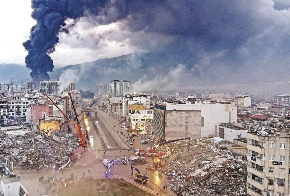 El terremoto ha dejado un total de 5,775 edificios destruidos. El terremoto ha dejado un total de 5,775 edificios destruidos.