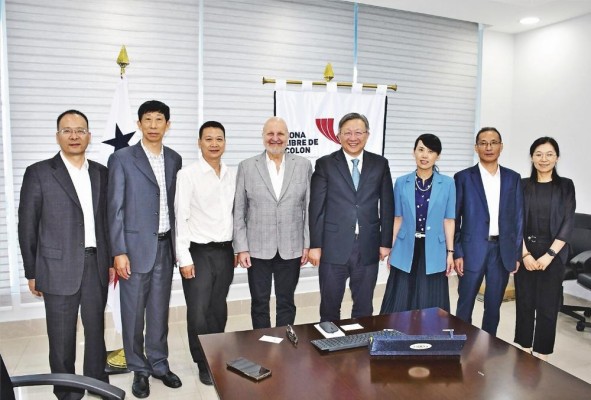 La delegación de Zhejiang durante su visita a la Zona Libre de Colón. La delegación de Zhejiang durante su visita a la Zona Libre de Colón.