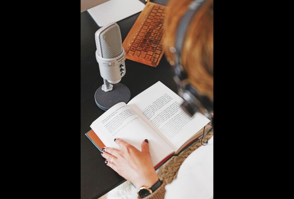 Para 2030 se podría llegar a un récord de 14 mil 300 audiolibros en español. Para 2030 se podría llegar a un récord de 14 mil 300 audiolibros en español.