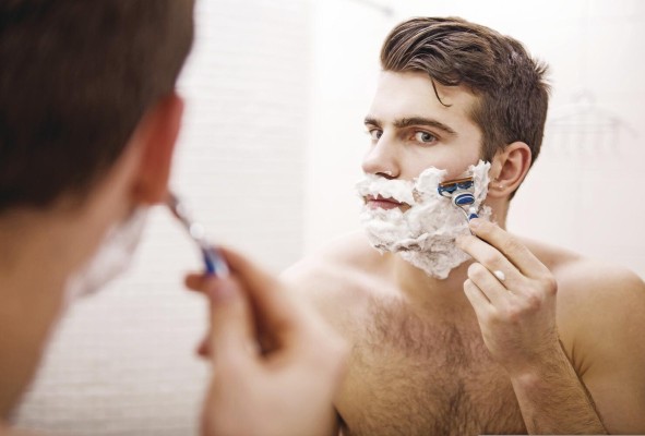 La espuma para afeitar es un producto rotagonista en la rutina facial masculina. La espuma para afeitar es un producto rotagonista en la rutina facial masculina.
