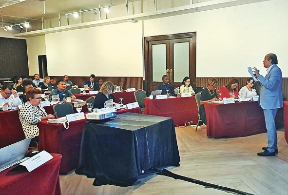 Jorge Coronado, experto en temas fiscales y tributarios para la región, durante la reunión preparatoria con la sociedad civil de Centroamérica y el Caribe. Jorge Coronado, experto en temas fiscales y tributarios para la región, durante la reunión preparatoria con la sociedad civil de Centroamérica y el Caribe.