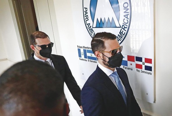 Los hermanos Ricardo y Luis Martinelli Linares intentaron ser juramentados en dos ocasiones y no lo lograron. Los hermanos Ricardo y Luis Martinelli Linares intentaron ser juramentados en dos ocasiones y no lo lograron.