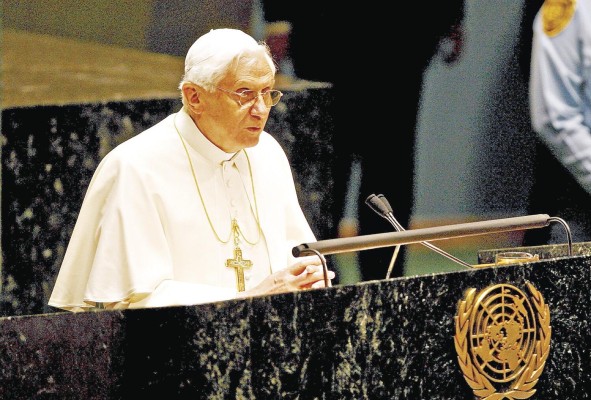El papa Benedicto XVI, durante el discurso que pronunció ante la Asamblea General de Naciones Unidas, en la sede de la ONU en Nueva York, Estados Unidos. El papa Benedicto XVI, durante el discurso que pronunció ante la Asamblea General de Naciones Unidas, en la sede de la ONU en Nueva York, Estados Unidos.