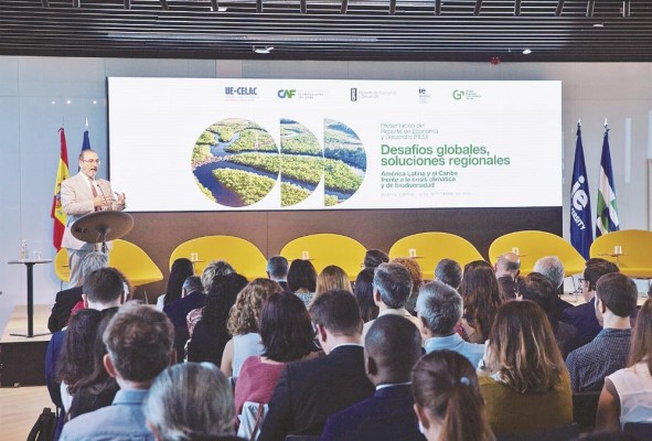 Presentación del último Reporte de Economía y Desarrollo del CAF en IE University, en Madrid, España. Presentación del último Reporte de Economía y Desarrollo del CAF en IE University, en Madrid, España.