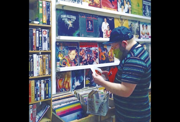 Vinyl Panamá asiste constantemente a ferias y mercaditos Vinyl Panamá asiste constantemente a ferias y mercaditos