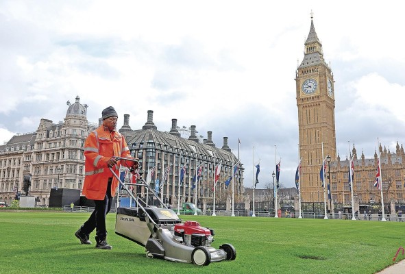Preparativos cerca de la abadía de Westminster antes de la coronación del rey Carlos III, en Londres, Gran Bretaña. Preparativos cerca de la abadía de Westminster antes de la coronación del rey Carlos III, en Londres, Gran Bretaña.