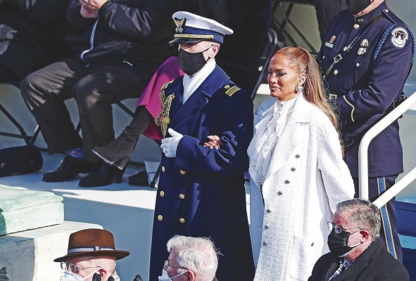 La cantante puertorriqueña Jennifer López fue una de las invitadas especiales a la investidura de Joe Biden. La cantante puertorriqueña Jennifer López fue una de las invitadas especiales a la investidura de Joe Biden.