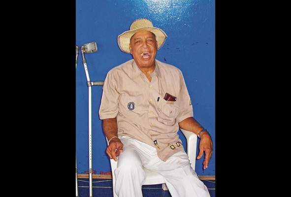 Franklin 'Grillo' Holness fue una persona muy estimada, recibiendo en 2002 la máxima orden del deporte, 'Manuel Roy'. Franklin 'Grillo' Holness fue una persona muy estimada, recibiendo en 2002 la máxima orden del deporte, 'Manuel Roy'.