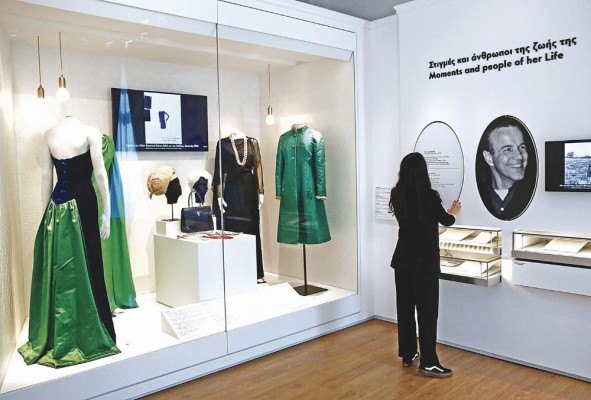 Este museo alberga una colección de alrededor de 1,300 piezas. Este museo alberga una colección de alrededor de 1,300 piezas.
