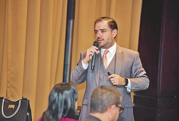 De acuerdo con Carrizo, Panamá Pacífico juega un rol muy importante por ser el centro estratégico, el 'hub' de muchas empresas, y sobre todo, por ser un centro de acopio de actividad económica. De acuerdo con Carrizo, Panamá Pacífico juega un rol muy importante por ser el centro estratégico, el 'hub' de muchas empresas, y sobre todo, por ser un centro de acopio de actividad económica.
