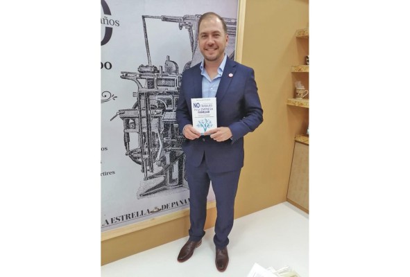 Flavio Papasakellariou es firme en la idea de que con estrategia, disciplina y conocimiento es posible sentar las bases de cualquier emprendimiento familiar. Flavio Papasakellariou es firme en la idea de que con estrategia, disciplina y conocimiento es posible sentar las bases de cualquier emprendimiento familiar.