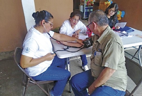 En el mundo, el 25% de los hombres y el 20% de las mujeres sufren hipertensión arterial elevada. En el mundo, el 25% de los hombres y el 20% de las mujeres sufren hipertensión arterial elevada.