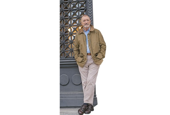 Arturo Pérez-Reverte fue corresponsal de guerra por 23 años. Arturo Pérez-Reverte fue corresponsal de guerra por 23 años.