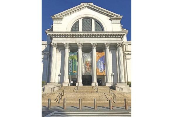 'Isla Barro Colorado: 100 años de descubrimientos y maravillas', se expuso primero en el Museo Nacional de Historia Natural porque se contaba con una galería disponible. 'Isla Barro Colorado: 100 años de descubrimientos y maravillas', se expuso primero en el Museo Nacional de Historia Natural porque se contaba con una galería disponible.