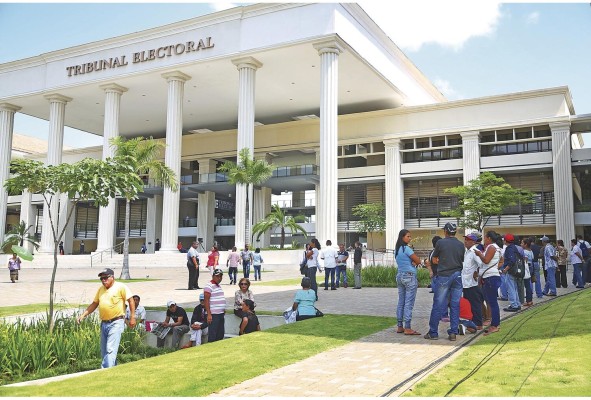 El Decreto 32, publicado en agosto en el Boletín Electoral 4717, establece el reinicio del servicio de inscripción de adherentes en partidos políticos en formación y partidos políticos legalmente constituidos El Decreto 32, publicado en agosto en el Boletín Electoral 4717, establece el reinicio del servicio de inscripción de adherentes en partidos políticos en formación y partidos políticos legalmente constituidos