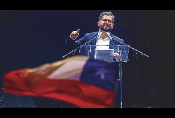 Boric tendrá 36 años cuando tome posesión presidencial y será el presidente chileno más joven de la historia. Boric tendrá 36 años cuando tome posesión presidencial y será el presidente chileno más joven de la historia.