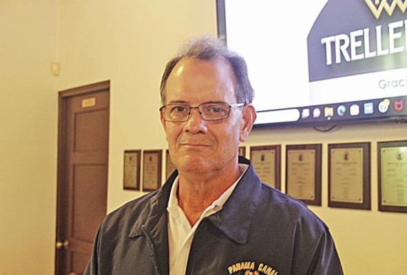 Alvaro Moreno, capitán y miembro a cargo de la logistica del Foro. Alvaro Moreno, capitán y miembro a cargo de la logistica del Foro.