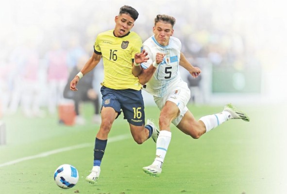 Kendry Páez (i.) debutó con la selección mayor de Ecuador. Kendry Páez (i.) debutó con la selección mayor de Ecuador.