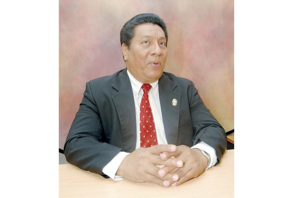 Rolando Gordón. Economista Es catedrático de la Universidad de Panamá, fue decano de la Facultad de Economía y director del Centro de Investigaciones Económicas Rolando Gordón. Economista Es catedrático de la Universidad de Panamá, fue decano de la Facultad de Economía y director del Centro de Investigaciones Económicas