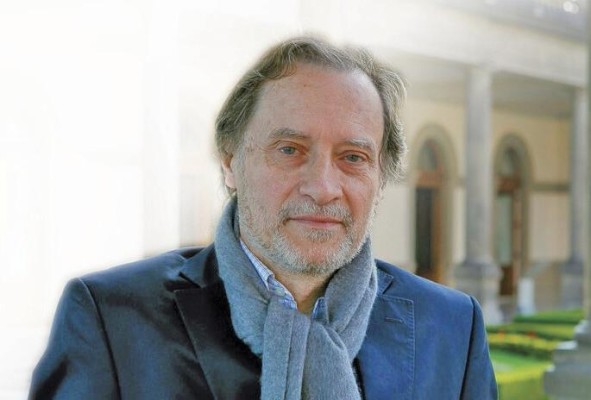 Jean-François Fogel es periodista y ensayista, trabajó para la agencia France-Presse, el diario Libération, el semanal Le Point y el mensual Le Magazine Littéraire. Jean-François Fogel es periodista y ensayista, trabajó para la agencia France-Presse, el diario Libération, el semanal Le Point y el mensual Le Magazine Littéraire.
