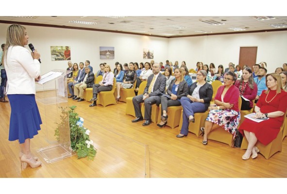 CAPACITACIÓN. El Ministerio de Trabajo y Desarrollo Laboral (Mitradel) realizó un taller de capacitación acerca de la violencia de género en el ámbito empresarial. Durante la jornada informativa se brindó orientación sobre la implementación, aplicación y ejecución del protocolo para identificar, prevenir y atender la violencia de género. CAPACITACIÓN. El Ministerio de Trabajo y Desarrollo Laboral (Mitradel) realizó un taller de capacitación acerca de la violencia de género en el ámbito empresarial. Durante la jornada informativa se brindó orientación sobre la implementación, aplicación y ejecución del protocolo para identificar, prevenir y atender la violencia de género.