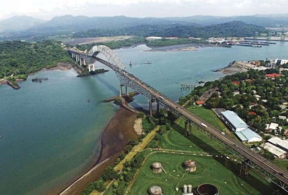 Con los Tratados Torrijos-Carter se revirtieron en Panamá aproximadamente 137,127.74 hectáreas. Con los Tratados Torrijos-Carter se revirtieron en Panamá aproximadamente 137,127.74 hectáreas.