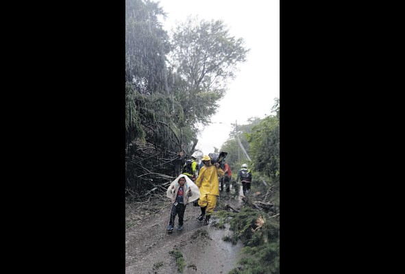 Lluvias causan afectaciones en tres provincias Lluvias causan afectaciones en tres provincias