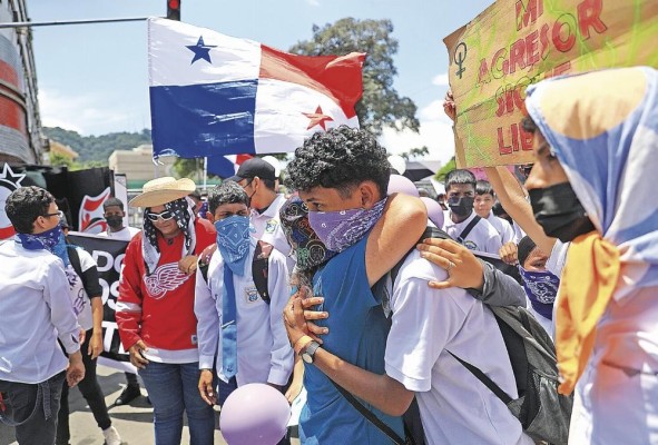 Estudiantes protestan en los predios de la Asamblea Nacional. Estudiantes protestan en los predios de la Asamblea Nacional.
