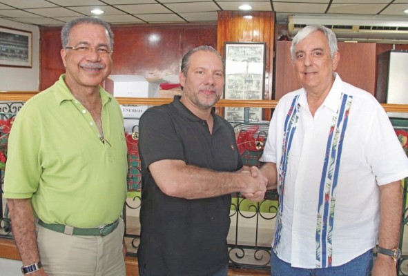 Monty Motta (c) fue escogido presidente de Appucapa. Monty Motta (c) fue escogido presidente de Appucapa.