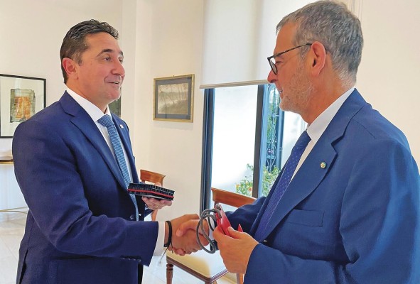 Leonardo SPA es uno de los mayores actores mundiales en el desarrollo e implementación de nuevas tecnologías para uso civil y militar. Leonardo SPA es uno de los mayores actores mundiales en el desarrollo e implementación de nuevas tecnologías para uso civil y militar.