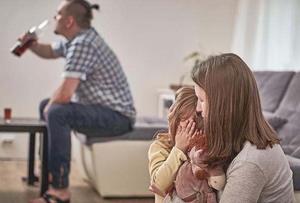 Los casos de alcoholismo se dividen en leves, moderados y severos. Los casos de alcoholismo se dividen en leves, moderados y severos.